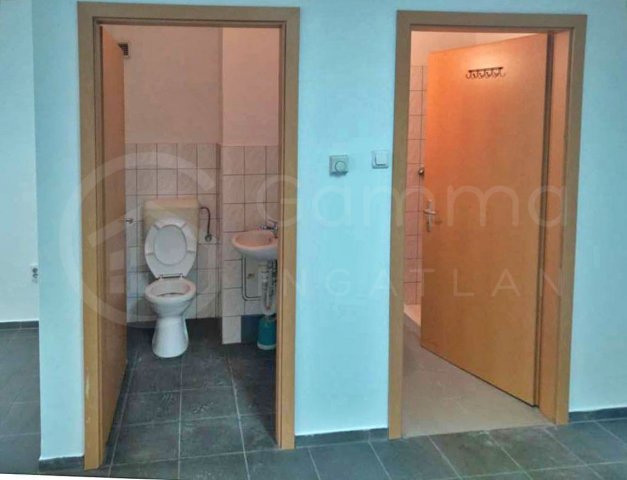 Eladó üzlethelyiség, Mezőkövesden 31.9 M Ft