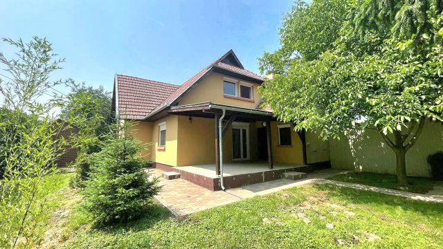 Eladó családi ház, Gyulán 83.9 M Ft, 6 szobás