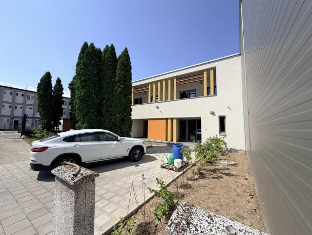 Kiadó iroda, Tatán 380 E Ft / hó, 6 szobás
