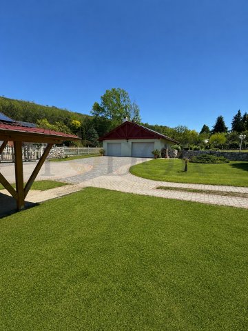 Eladó családi ház, Sülysápon 299 M Ft, 8 szobás