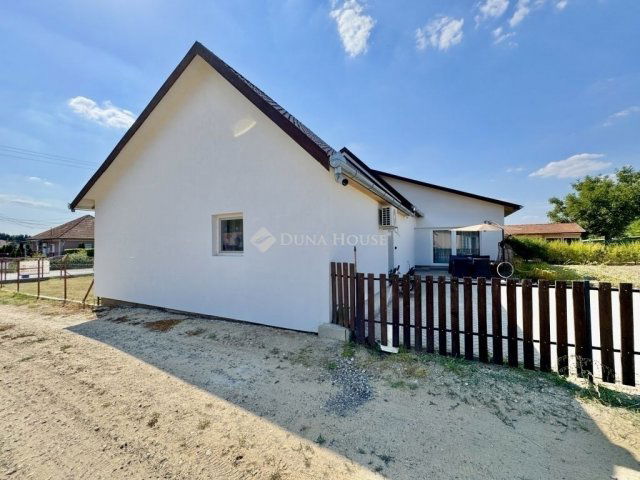 Eladó családi ház, Kókán 99.4 M Ft, 6 szobás
