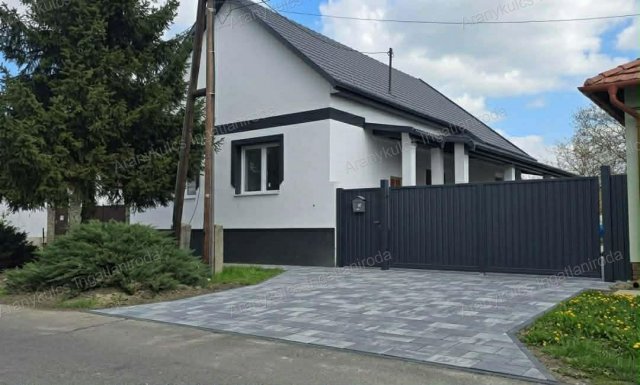 Eladó családi ház, Gyulán 109 M Ft, 5 szobás