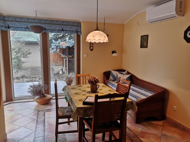 Kiadó családi ház, albérlet, Gyulán, Karácsonyi János utcában