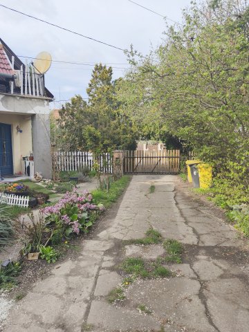 Eladó téglalakás, Szegeden 53 M Ft, 4+3 szobás