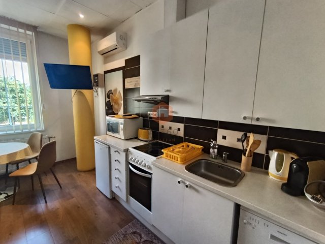 Kiadó téglalakás, albérlet, Pécsett 165 E Ft / hó, 2 szobás