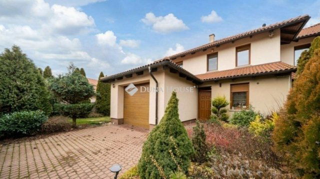 Eladó ikerház, Gödöllőn 150 M Ft, 4 szobás