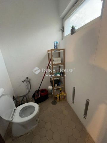 Eladó családi ház, Besnyőn 61.9 M Ft, 6 szobás