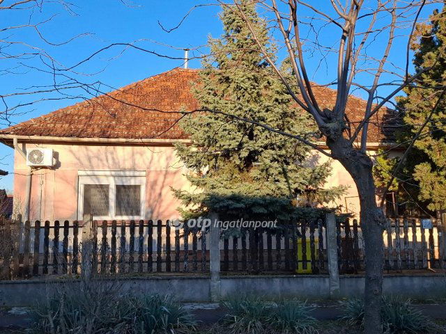 Eladó családi ház, Békéscsabán 29.9 M Ft, 4 szobás