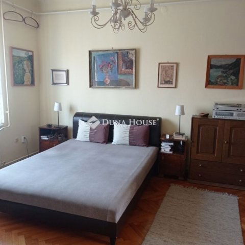 Eladó téglalakás, Pécsett 79 M Ft, 4 szobás