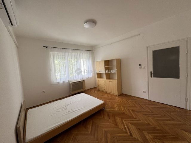 Eladó téglalakás, Veszprémben 71 M Ft, 2 szobás