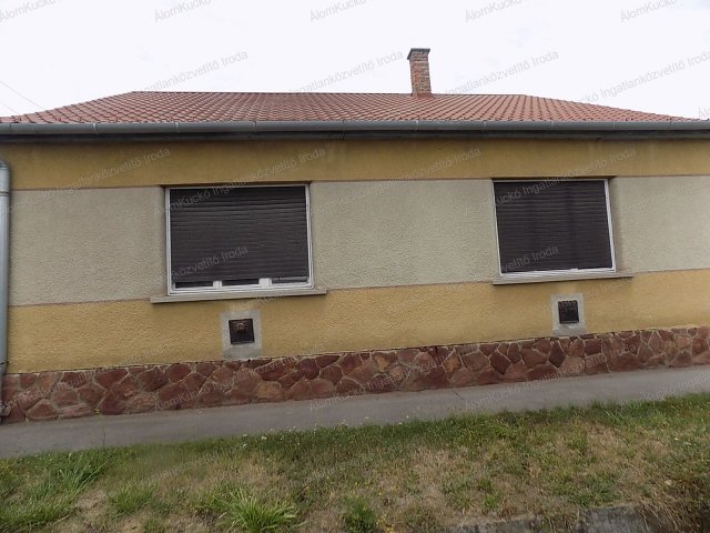 Eladó családi ház, Kaposváron 46 M Ft, 3 szobás
