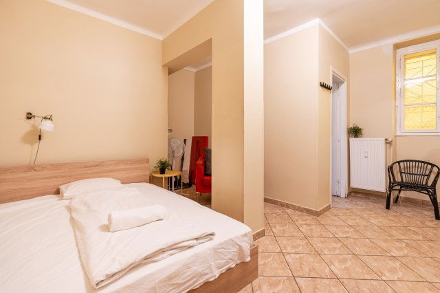 Kiadó téglalakás, albérlet, VI. kerületben, Révay közben