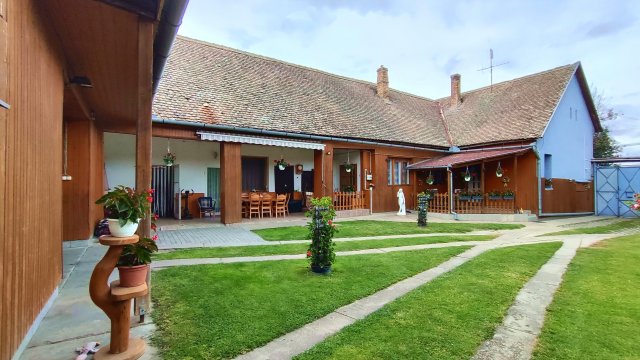 Eladó családi ház, Tolnán 65 M Ft, 5 szobás