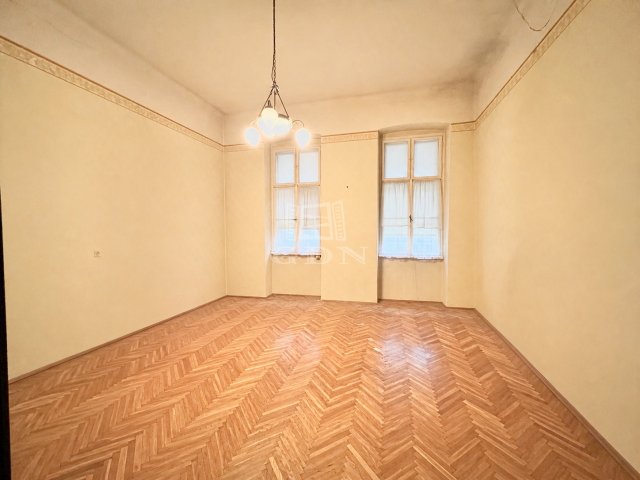 Eladó téglalakás, Budapesten, VI. kerületben 68.9 M Ft, 2 szobás