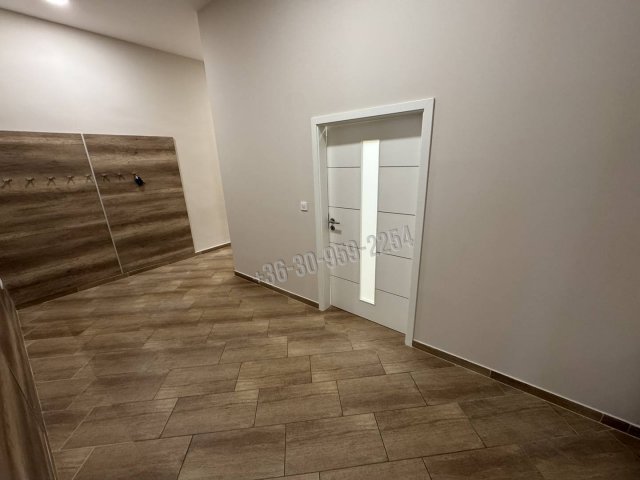 Kiadó iroda, Nagykanizsán, Erzsébet téren 400 E Ft / hó