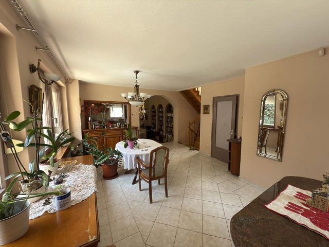 Eladó családi ház, Szentendrén 94.9 M Ft, 5 szobás