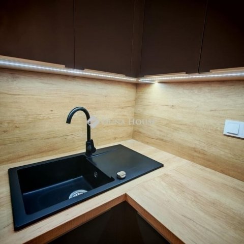 Eladó téglalakás, Pécsett 82.9 M Ft, 3 szobás