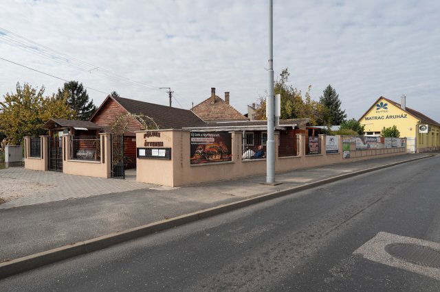 Eladó családi ház, Tatán 334.99 M Ft, 6 szobás