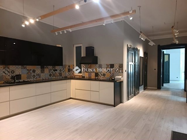 Eladó téglalakás, Budapesten, II. kerületben 155 M Ft, 3 szobás