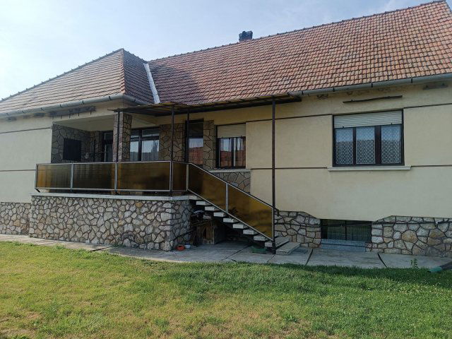 Eladó családi ház, Oroszin 37.9 M Ft, 4 szobás