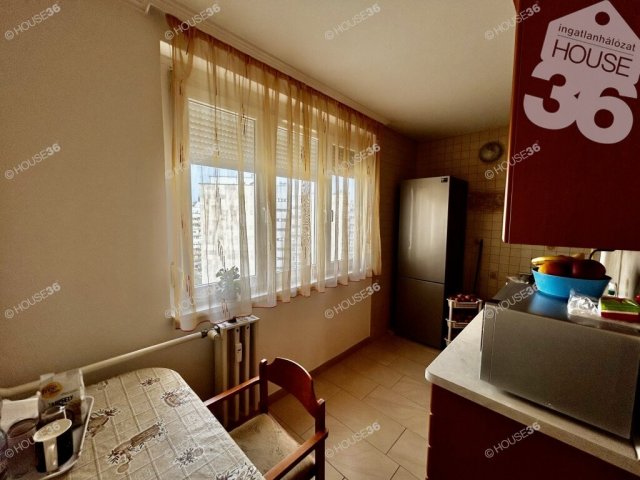Eladó panellakás, Kecskeméten 66.5 M Ft, 3 szobás