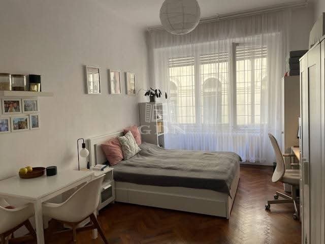 Eladó téglalakás, Budapesten, V. kerületben 54.9 M Ft, 1 szobás