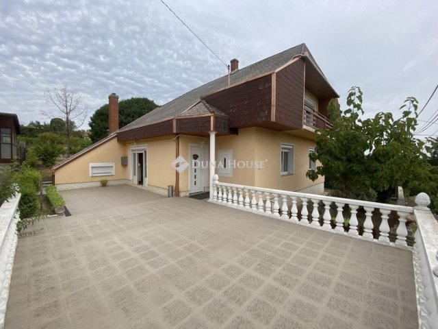 Eladó családi ház, Pécsett 129.9 M Ft, 5 szobás
