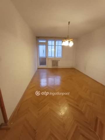 Eladó téglalakás, Tatabányán 42.9 M Ft, 1+1 szobás