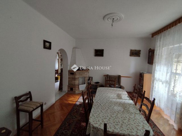 Eladó ikerház, Almásfüzitőn 49.99 M Ft, 4 szobás