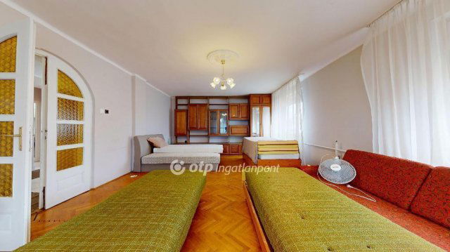 Eladó családi ház, Halmajon 47.5 M Ft, 4 szobás