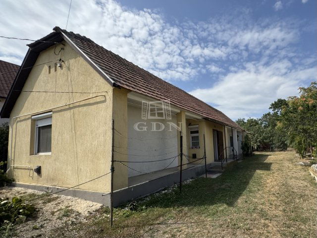 Eladó családi ház, Csóron 35 M Ft, 2 szobás