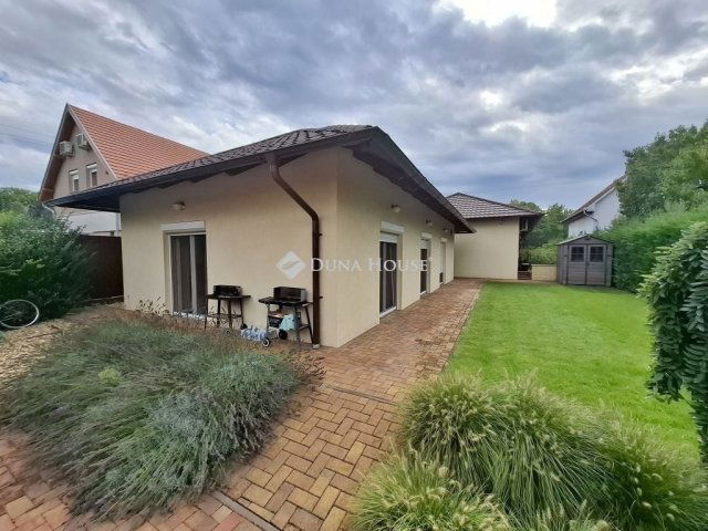 Eladó családi ház, Fóton 189.99 M Ft, 7 szobás