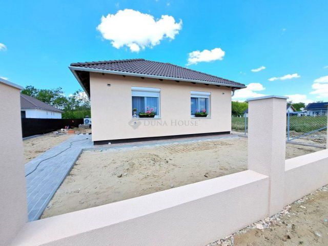 Eladó ikerház, Vasadon 85 M Ft, 4 szobás / költözzbe.hu