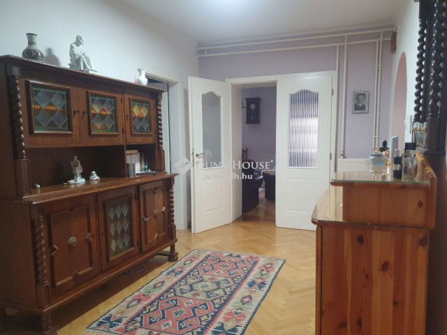 Eladó családi ház, Pécsett 165 M Ft, 8 szobás