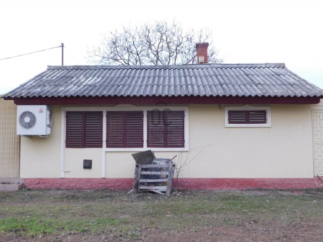 Eladó családi ház, Tápiószentmártonon 16 M Ft, 1 szobás