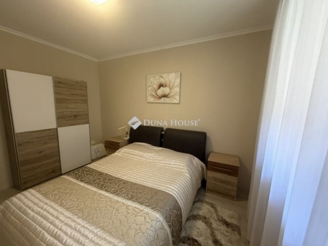 Kiadó téglalakás, albérlet, Debrecenben 320 E Ft / hó, 3 szobás