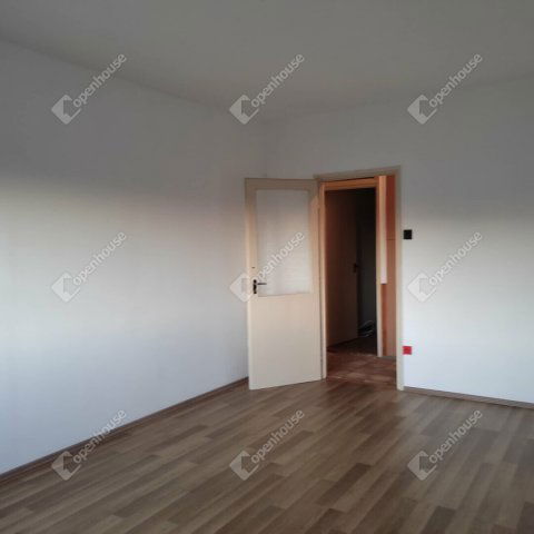 Eladó téglalakás, Celldömölkön 39.5 M Ft, 3 szobás