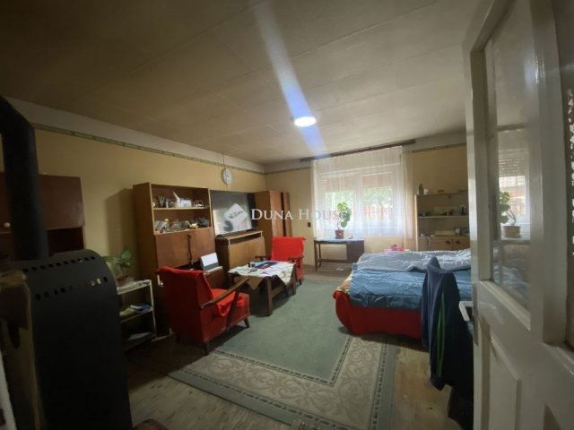 Eladó családi ház, Zsámbokon 30 M Ft, 2 szobás