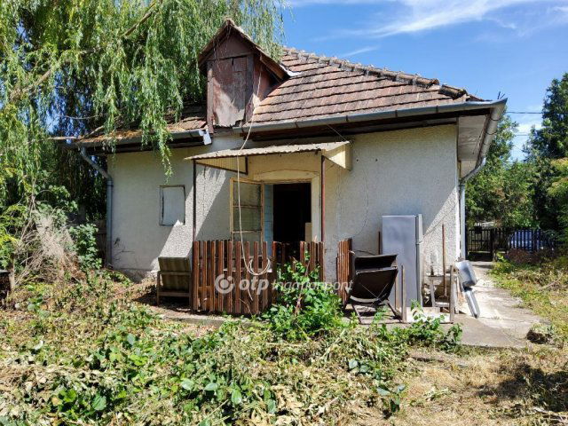 Eladó családi ház, Zsámbokon 17 M Ft, 2 szobás