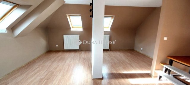 Eladó téglalakás, Szombathelyen 59.9 M Ft, 3 szobás