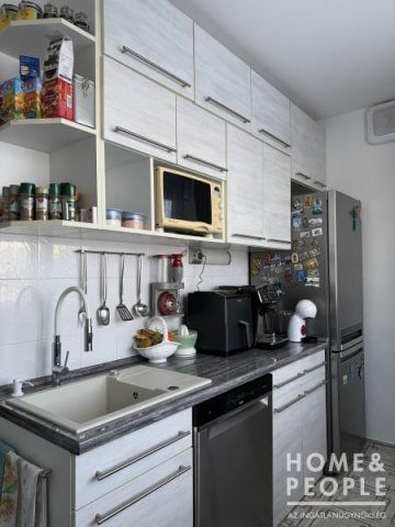 Eladó téglalakás, Szegeden 87 M Ft, 2 szobás