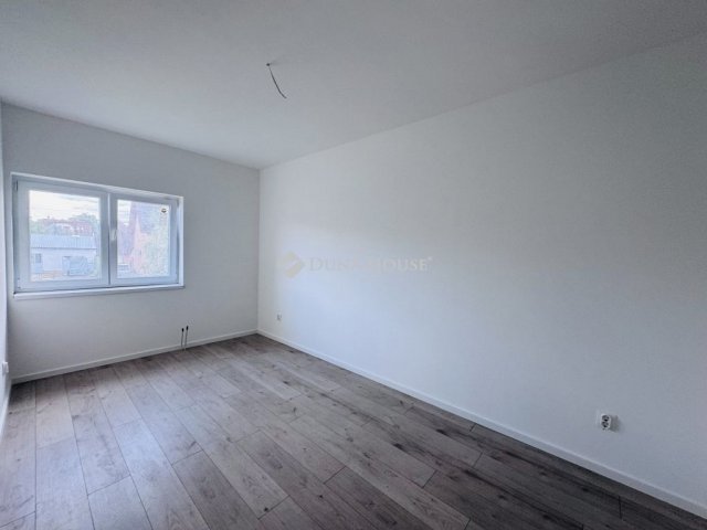 Eladó téglalakás, Pécsett 89.9 M Ft, 4 szobás