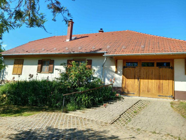 Eladó családi ház, Bábonymegyeren 155 M Ft, 22 szobás