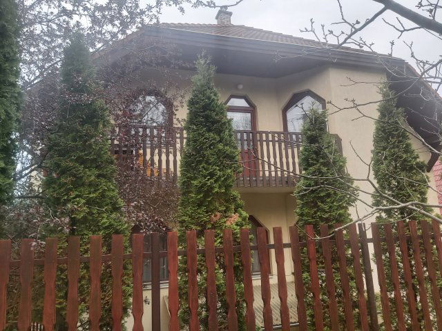 Eladó családi ház, Gyöngyösön 110 M Ft, 9+1 szobás