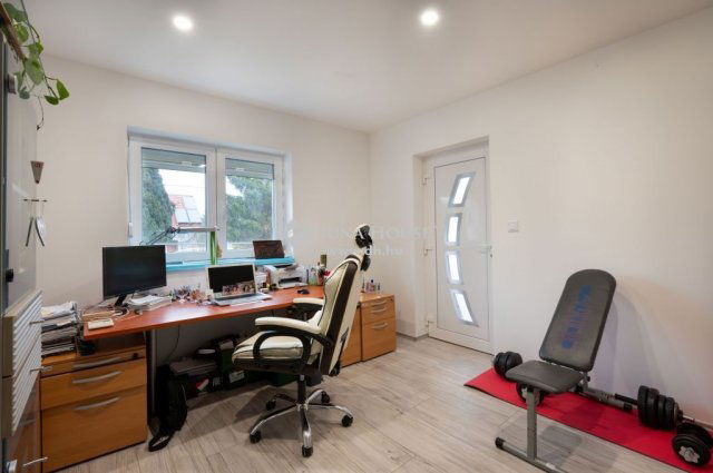 Eladó családi ház, Szentkirályszabadján 139.99 M Ft, 4 szobás