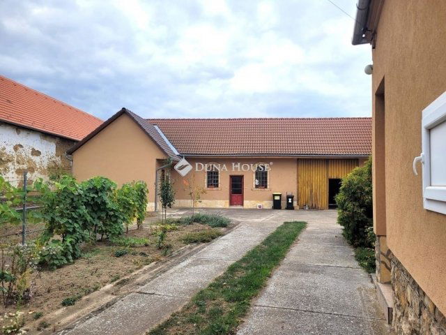 Eladó családi ház, Udvaron 45 M Ft, 3 szobás