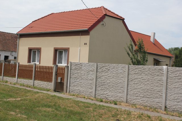 Eladó családi ház, Csornán 35 M Ft, 2 szobás