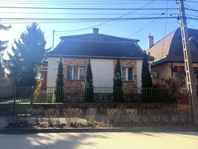 Eladó családi ház, Komáromban, Táncsics Mihály utcában