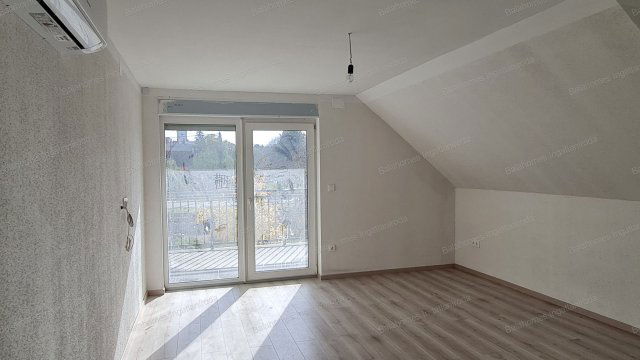 Eladó téglalakás, Siófokon 46.9 M Ft, 1 szobás