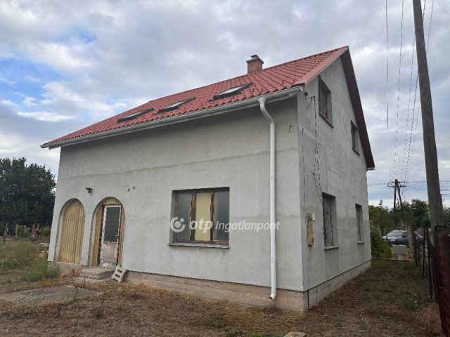 Eladó családi ház, Cegléden 27 M Ft, 2+1 szobás